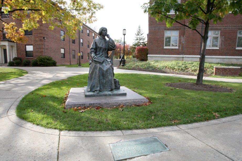 Elizabeth Blackwell's monument, Geneva, New York - 01.jpg